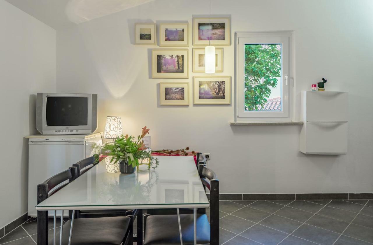 Apartments Lodra Пула Екстериор снимка